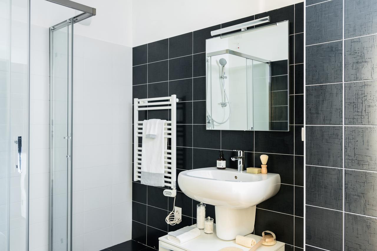 Апартаменты Joivy Sunny 1-Bed Flat With Balcony Милан Экстерьер фото