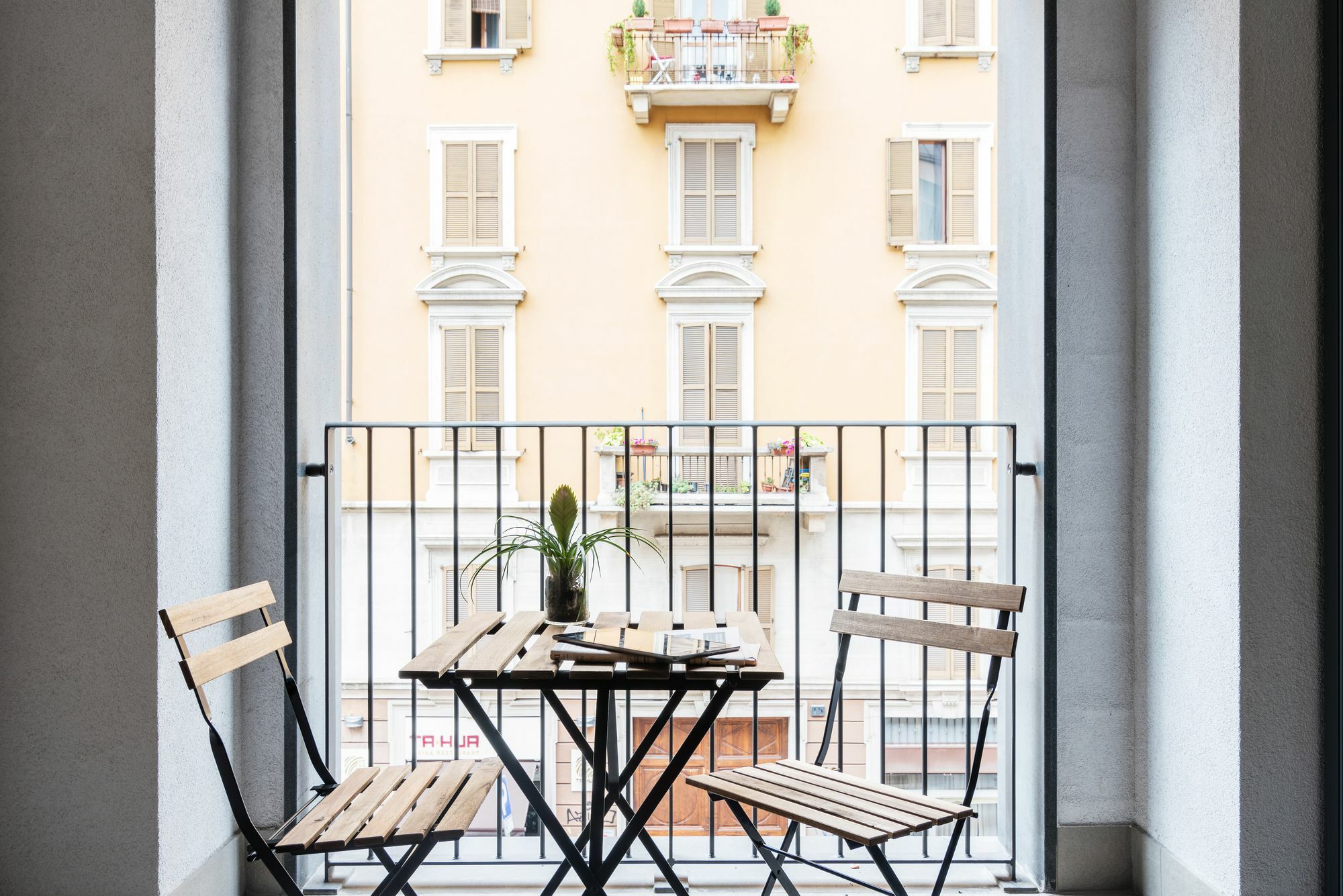 Апартаменты Joivy Sunny 1-Bed Flat With Balcony Милан Экстерьер фото